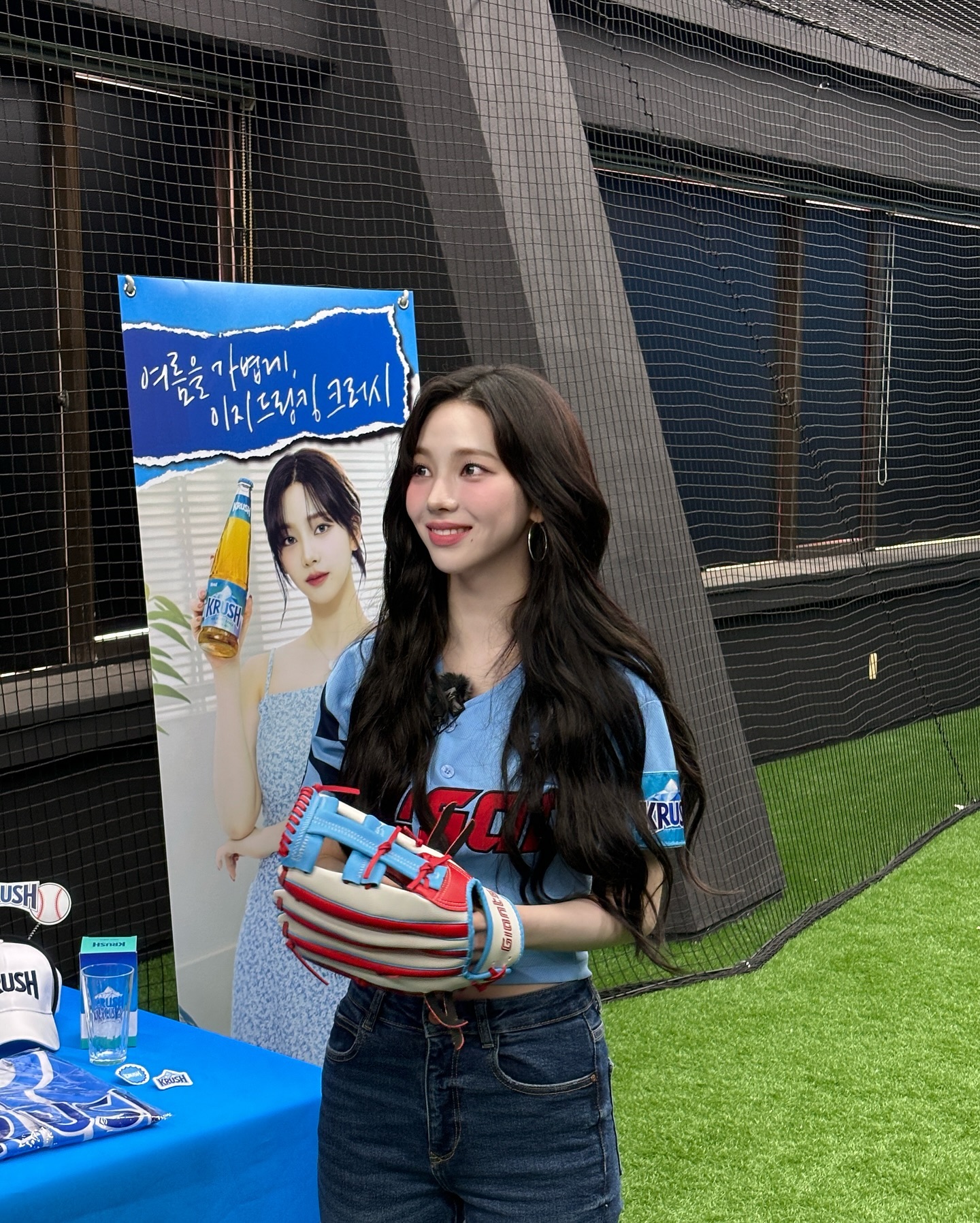 요즘 대세는 야구?!⚾️✨
야구 팬들 사로잡은 셀럽들의 시구 패션💙 이미지