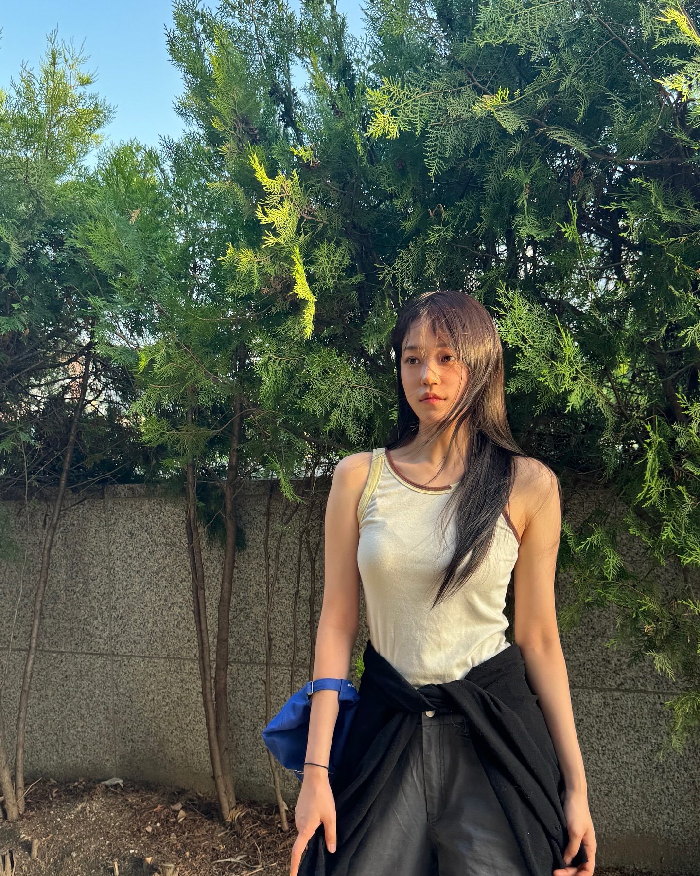 노윤서의 유용한 가디건 매치법✔️ 여름철 가디건🤍허리에 묶거나, 걸치거나 이미지