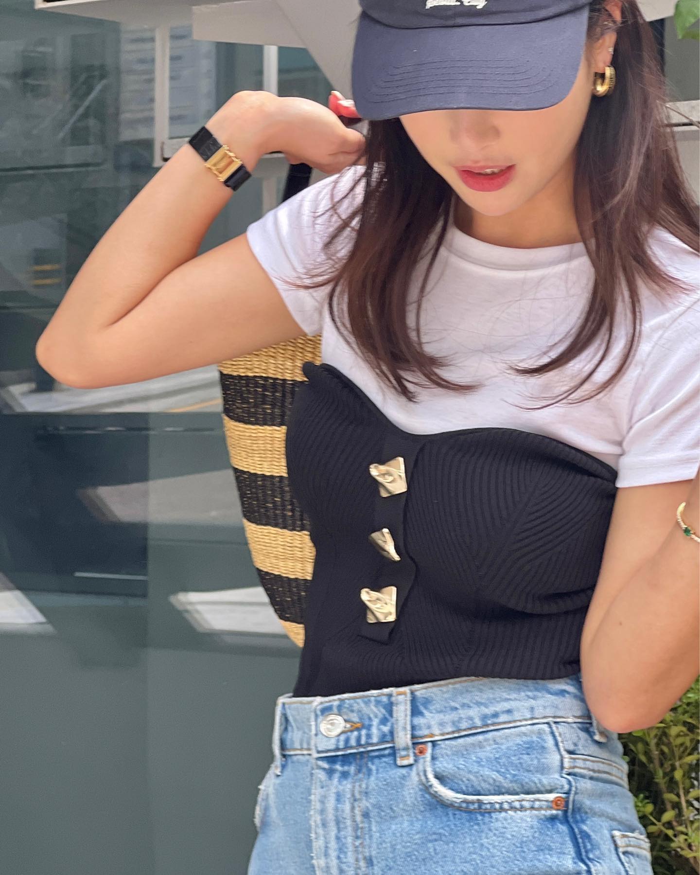 무채색 반팔에 블랙 탑 레이어드🖤 이미지7