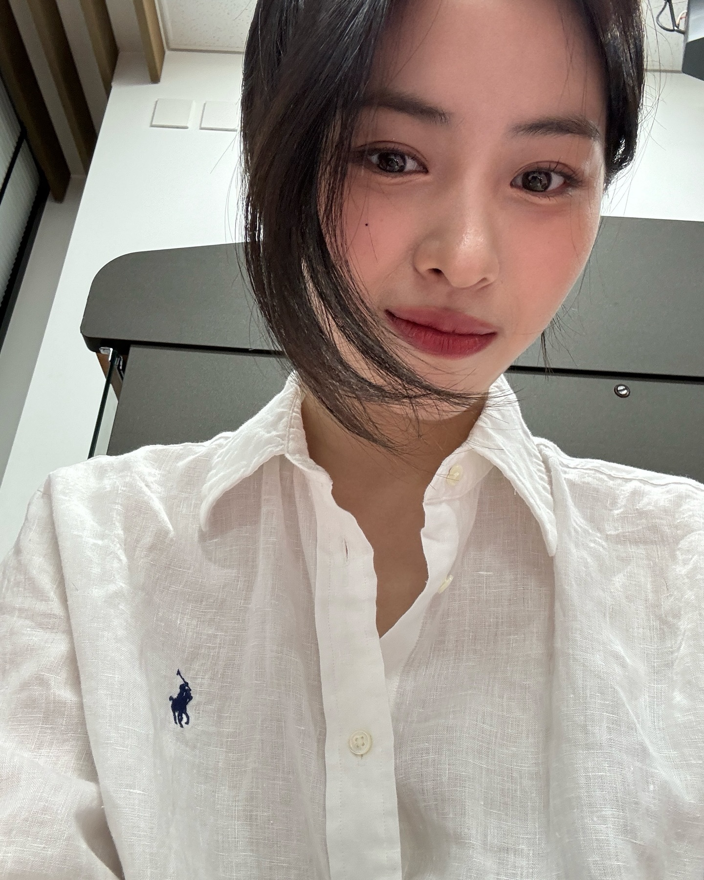 언니들 여름 필수템🤍폴로 화이트 셔츠 이미지