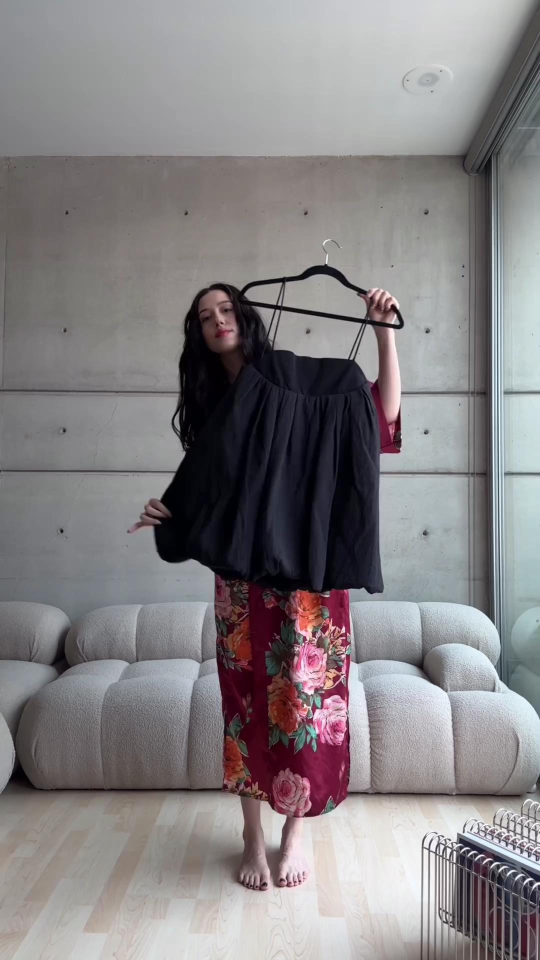 여름 트렌드 코디 조합🖤@따라해 블랙원피스에 데님 레이어드 후 다시 돌아온 코치백 매치💼🔥 이미지