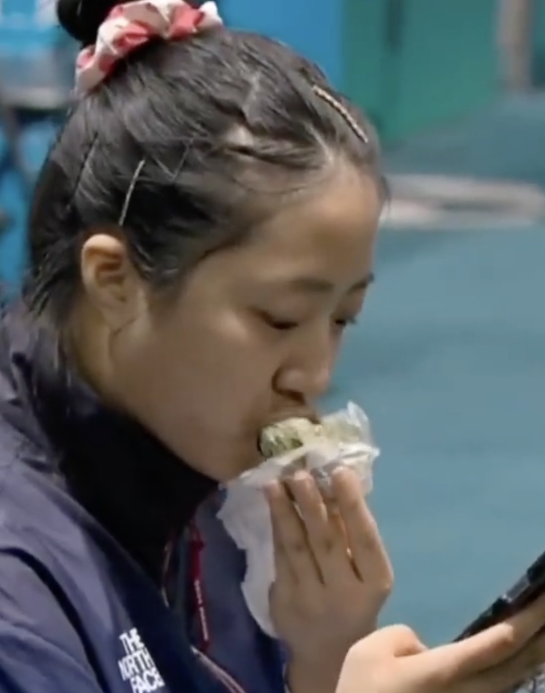 갑자기 등장한 유빈선수 🍙먹방 이미지