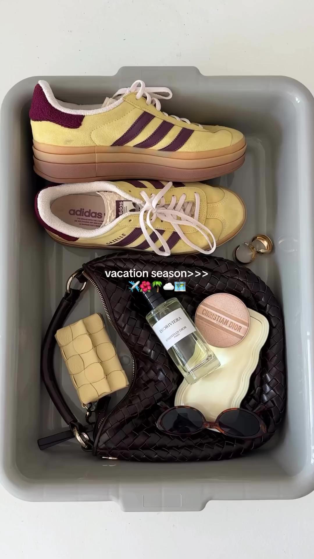 해외에서 유행하는 여행 인증샷✈️
보안 검색대 바구니에 소지품 담아 인증🧺 한국에서는 놉😂 이미지