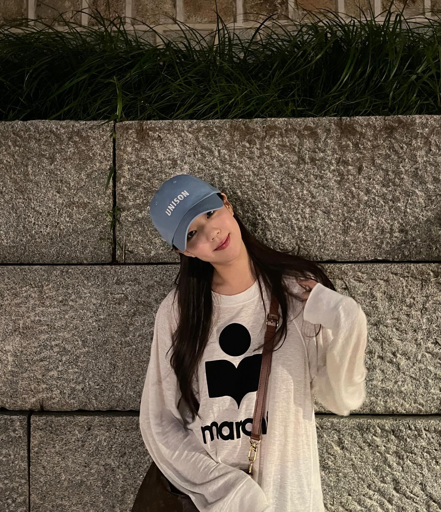 요즘 셀럽들은 이 색에 빠졌다?🧢
블루 볼캡으로 더운 여름에 시원한 포인트💙✨ 이미지4