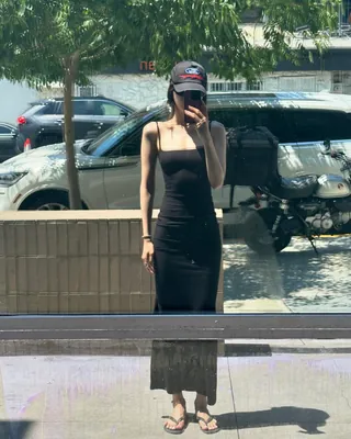 블랙룩엔 쪼리로 편한 무드🖤🩴 이미지