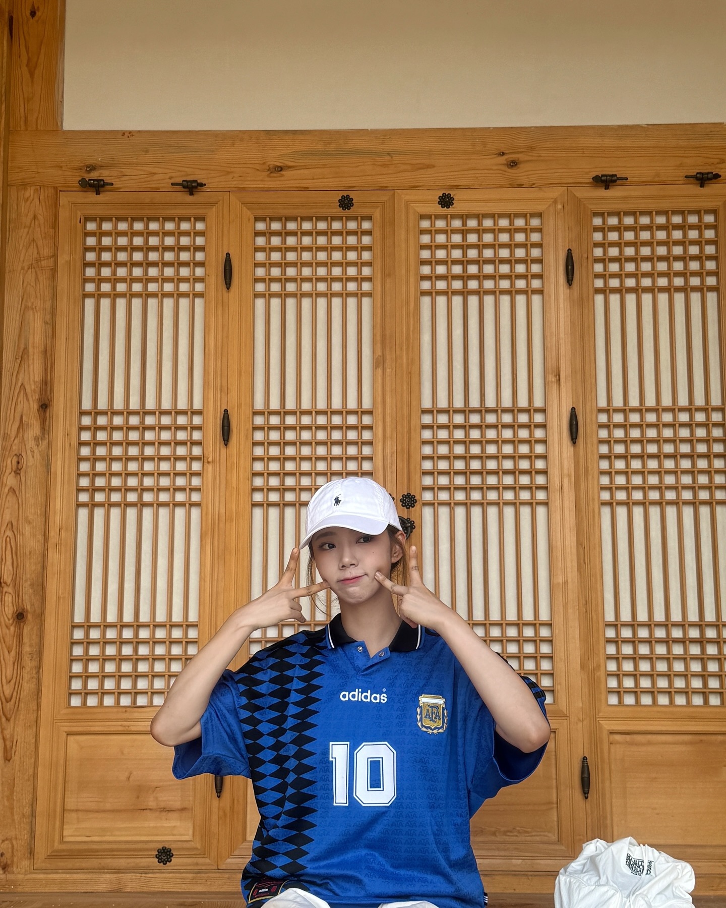 본격 폭염인 8월의 시작☀️💦
햇볕으로부터 구원해 줄 브랜드 볼캡 기본템 추천 5가지🧢

1. 슈프림 S 로고 6-패널 볼캡

2. MLB 뉴욕양키스 볼캡

3. 폴로 랄프 로렌 코튼 치노 볼캡

4. 슈프림 캠프 캡

5. 이미스 뉴로고 볼캡 이미지6