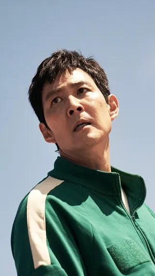 오징어 게임2🦑12/26 공개!🍿
‘오징어 게임2’가 오는 12월 26일에 공개됩니다. 오늘(1일) 공개일을 공식적으로 알리며 시리즈의 마지막 이야기를 그린 ‘오징어 게임’ 시즌3의 2025년 공개도 깜짝 예고했는데요. 황동혁 감독은 편지를 통해 진심 어린 소감을 전하며 “시즌1 엔딩에서 복수를 예고했던 성기훈은 다시 게임에 참가합니다. 과연 그는 자신의 말대로 복수에 성공할 수 있을까요?”라는 물음을 던지며 시청자들의 궁금증을 끌어올렸습니다. 이미지