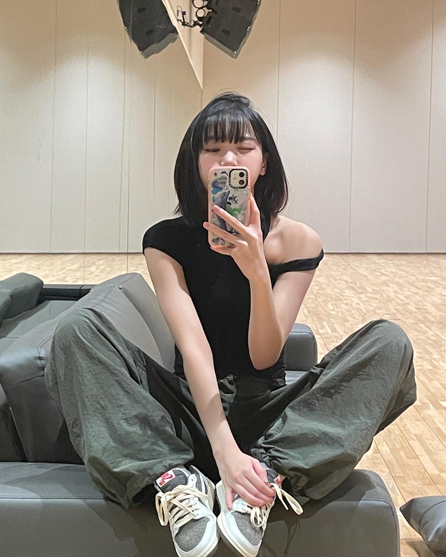 구하기 힘든 셀럽들 애정템👟🩶
조던 1 x 트래비스 스캇 레트로 로우 OG SP 세일 앤 리저록✔️ 이미지3