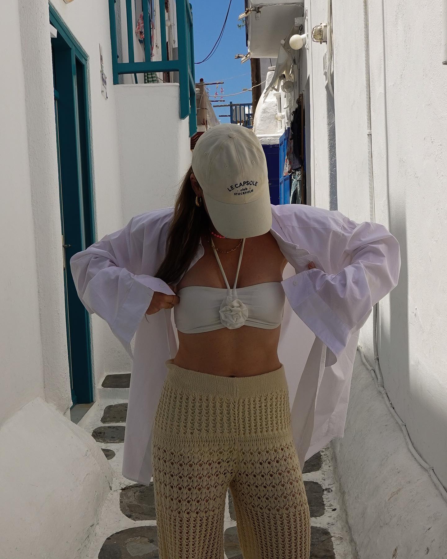 수영복 입을 준비가 아직이라면👙
평소 하체가 고민인 분들🤔수영복 커버업 이렇게 따라해 보세요

1. 레이스 스커트
하체 커버업 뿐만 아니라 로맨틱 무드까지 더해주는 레이스 스커트. 살짝 비치는 실루엣으로 감성 있는 바캉스룩을 완성할 수 있습니다.

2. 린넨 팬츠
살짝 비치는 것도 부담스럽다면 린넨 팬츠는 어떠세요? 활동하기에도 편하고 물놀이 후 입어도 금방 마르기 때문에 바캉스 아이템으로 제격이죠.

3. 밴딩 쇼츠
보다 경쾌한 스타일링이 가능한 밴딩 쇼츠도 하체 커버업 아이템으로 훌륭합니다. 귀여운 바캉스 룩을 원한다면 밴딩 쇼츠 추천 드려요.

4. 니트 팬츠
여름에 니트가 웬 말이냐 할 수 있지만 오히려 바캉스 룩에 찰떡인 니트 팬츠! 수영복과 비슷한 무드의 니트 팬츠를 매치하여 바캉스 룩을 완성해 보세요. 이미지8