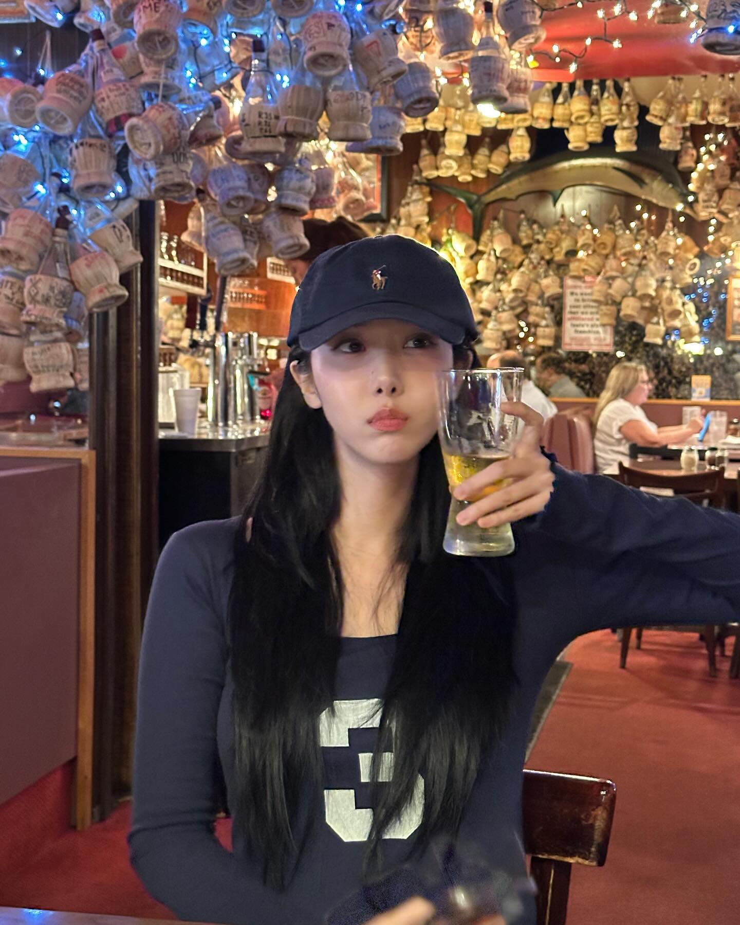 본격 폭염인 8월의 시작☀️💦
햇볕으로부터 구원해 줄 브랜드 볼캡 기본템 추천 5가지🧢

1. 슈프림 S 로고 6-패널 볼캡

2. MLB 뉴욕양키스 볼캡

3. 폴로 랄프 로렌 코튼 치노 볼캡

4. 슈프림 캠프 캡

5. 이미스 뉴로고 볼캡 이미지5