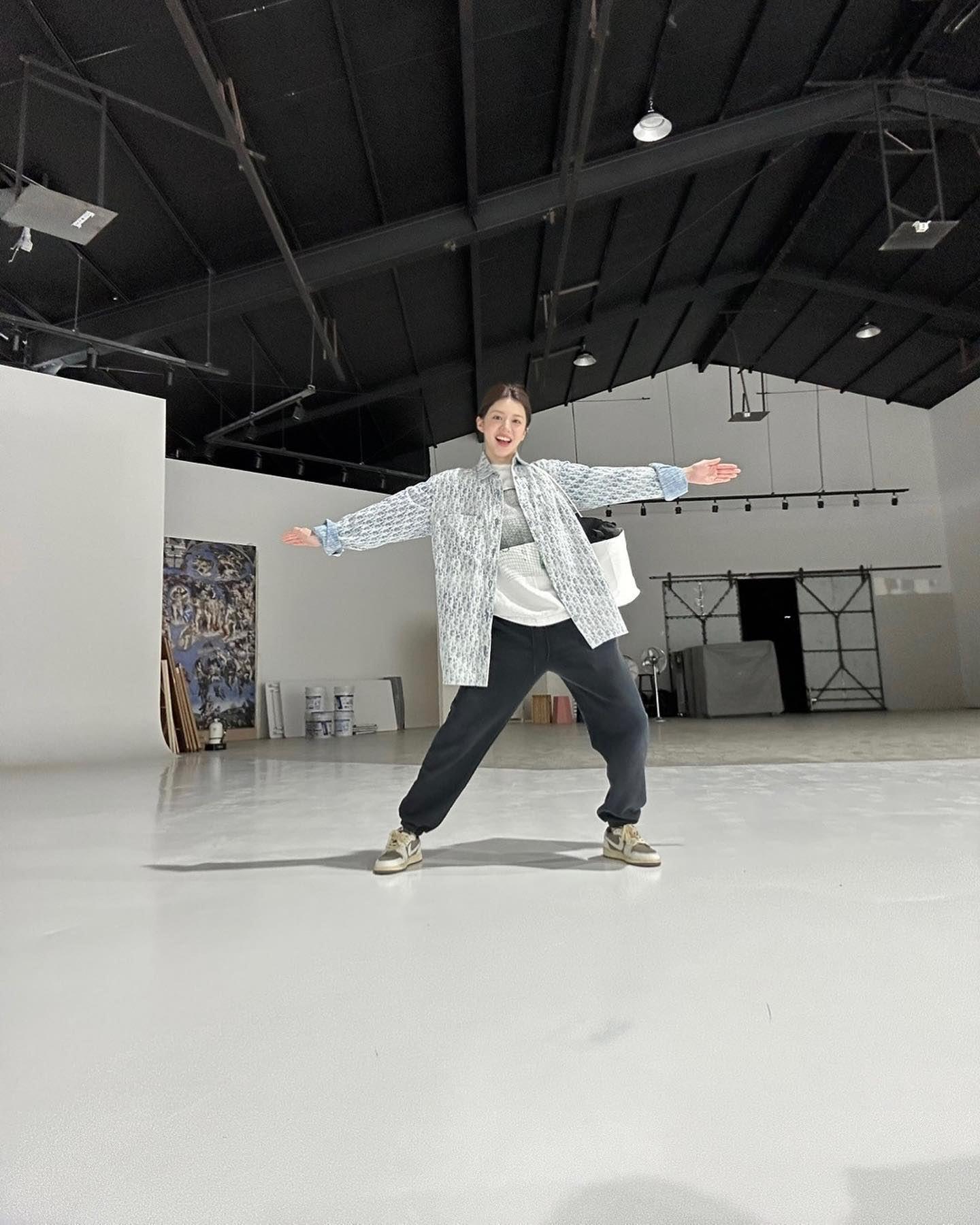 구하기 힘든 셀럽들 애정템👟🩶
조던 1 x 트래비스 스캇 레트로 로우 OG SP 세일 앤 리저록✔️ 이미지4
