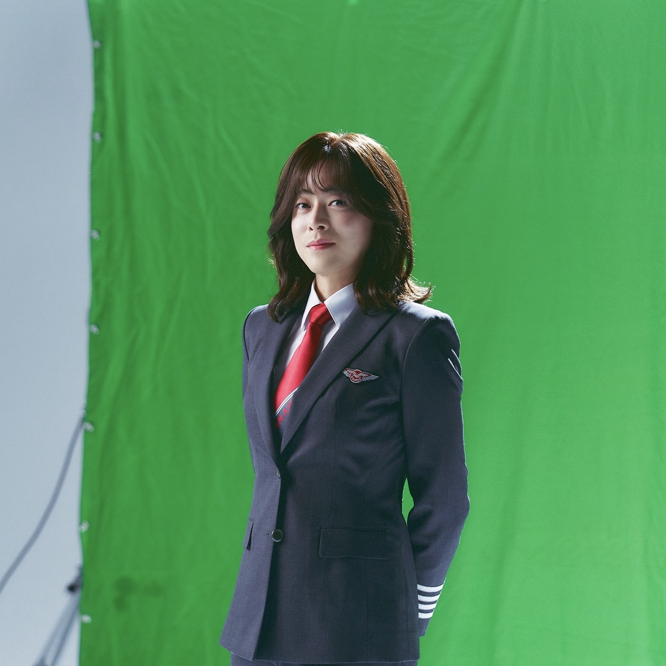 조정석 원맨쇼 영화 파일럿👩🏻‍✈️

영화 ‘파일럿’이 개봉 이틀 만에 약 65만 관객을 돌파하고, 이틀 연속 박스오피스 1위를 차지하며 관객 몰이를 시작했습니다. ‘파일럿’은 개봉 첫날, 37만 3548명의 관객을 동원하며 올여름 개봉작 중 최고 오프닝 스코어를 기록했는데요. 이는 2024년 천만 흥행작 ‘파묘’와 2023년 '밀수'를 뛰어넘은 기록으로 주말 영화 예매율에도 이목이 쏠리고 있습니다. 이미지7