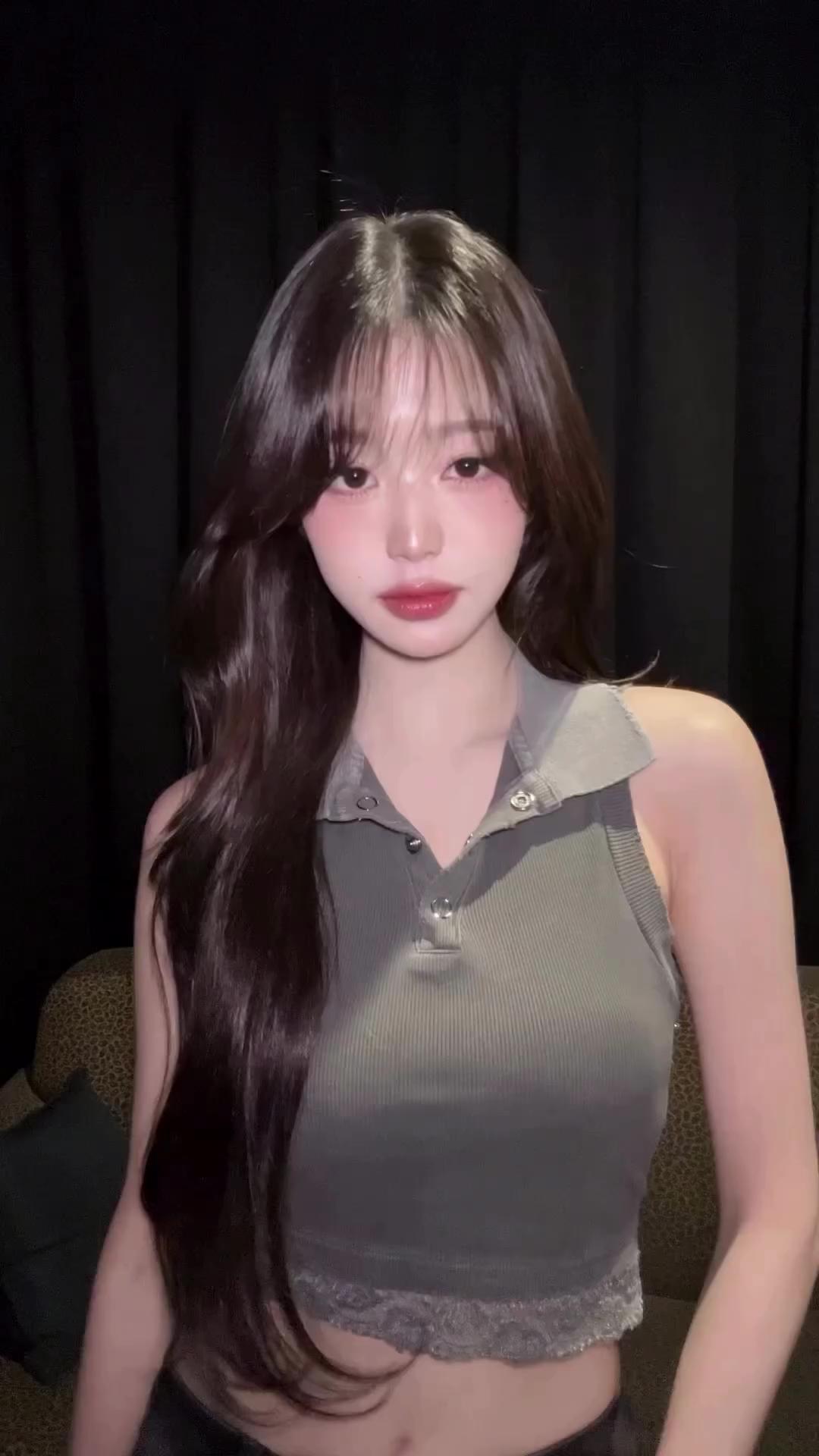 긴머리 웨이브 자극제🖤@장원영
요즘 많이 입는 세련된 카라 민소매✨ 크롭으로 핫걸 느낌까지! 이미지