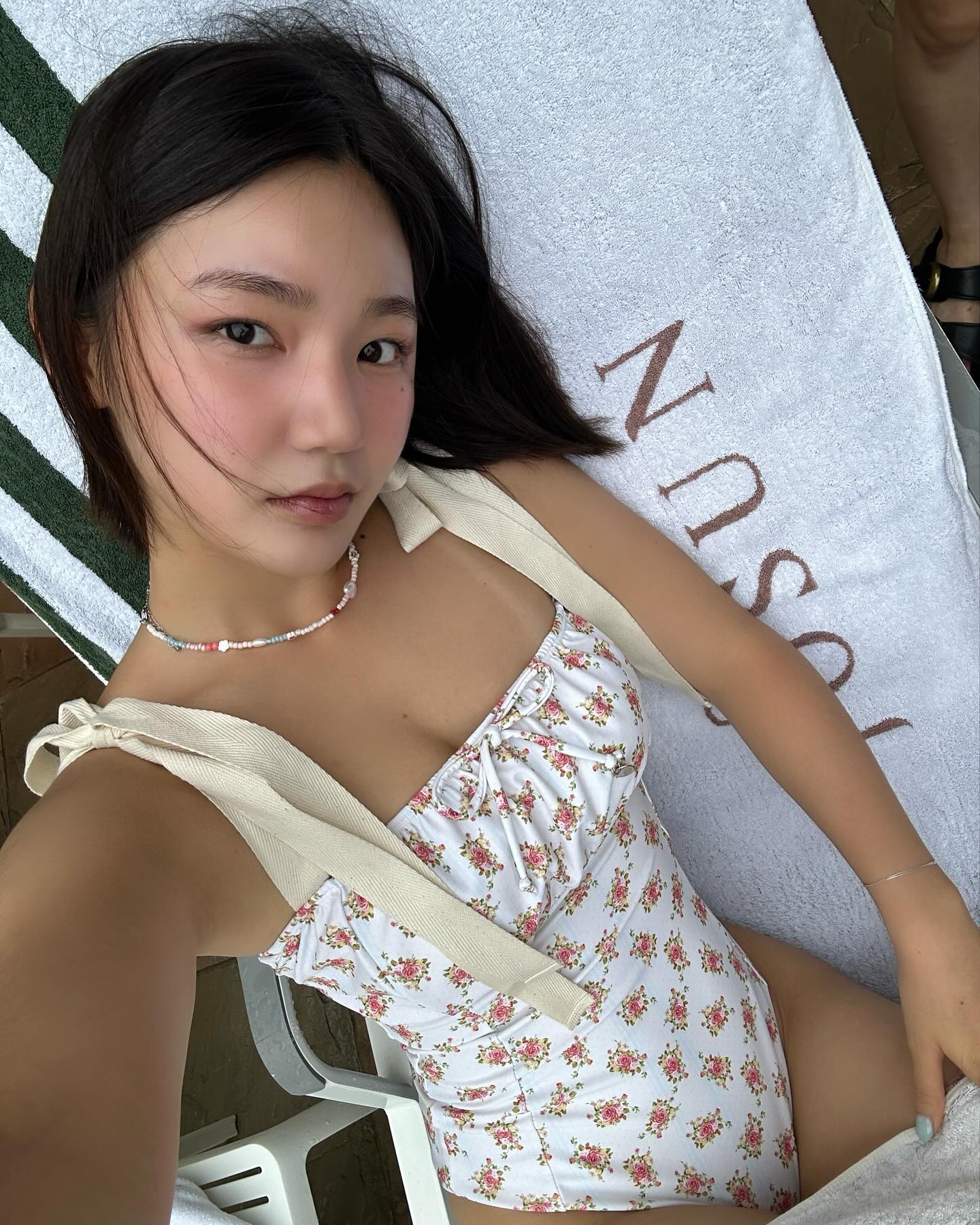 셀럽들이 선택한 수영복 브랜드👙
비키니부터 모노키니까지! 여름 휴가 떠나기 전 @준비하자🧳

1. 이은샘, 홍지윤: 글로니

2. 이유비, 신은수: 코랄리크

3. 김수미, 솔라: 이미스

4. 미연, 기은세: 데이즈 데이즈 이미지
