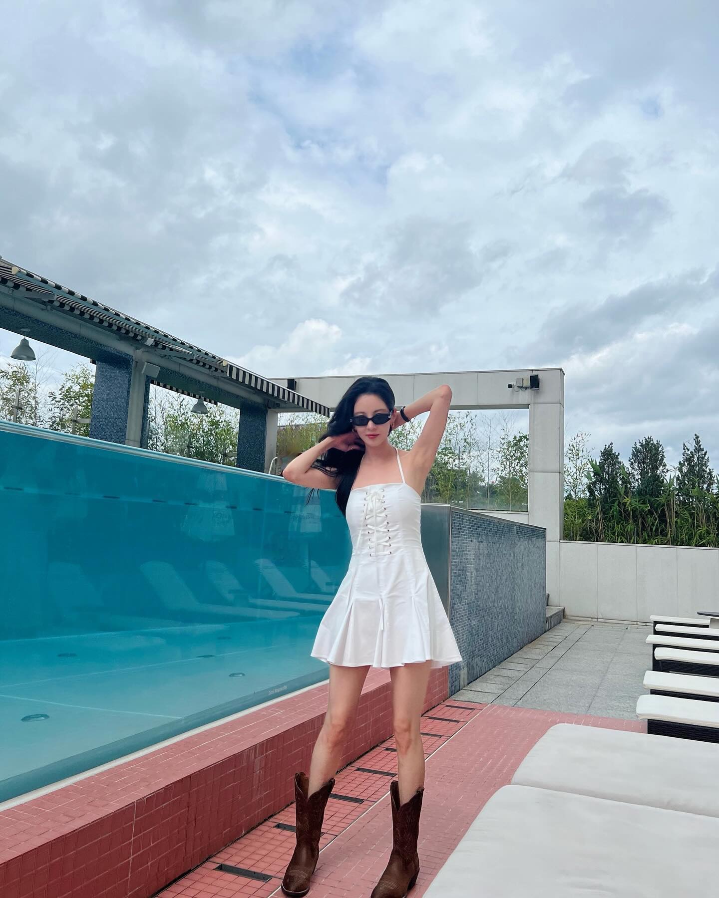 심플한 맛🤍👗화이트원피스
꾸안꾸 느낌으로 데이트룩으로도 강추👍🏻 이미지