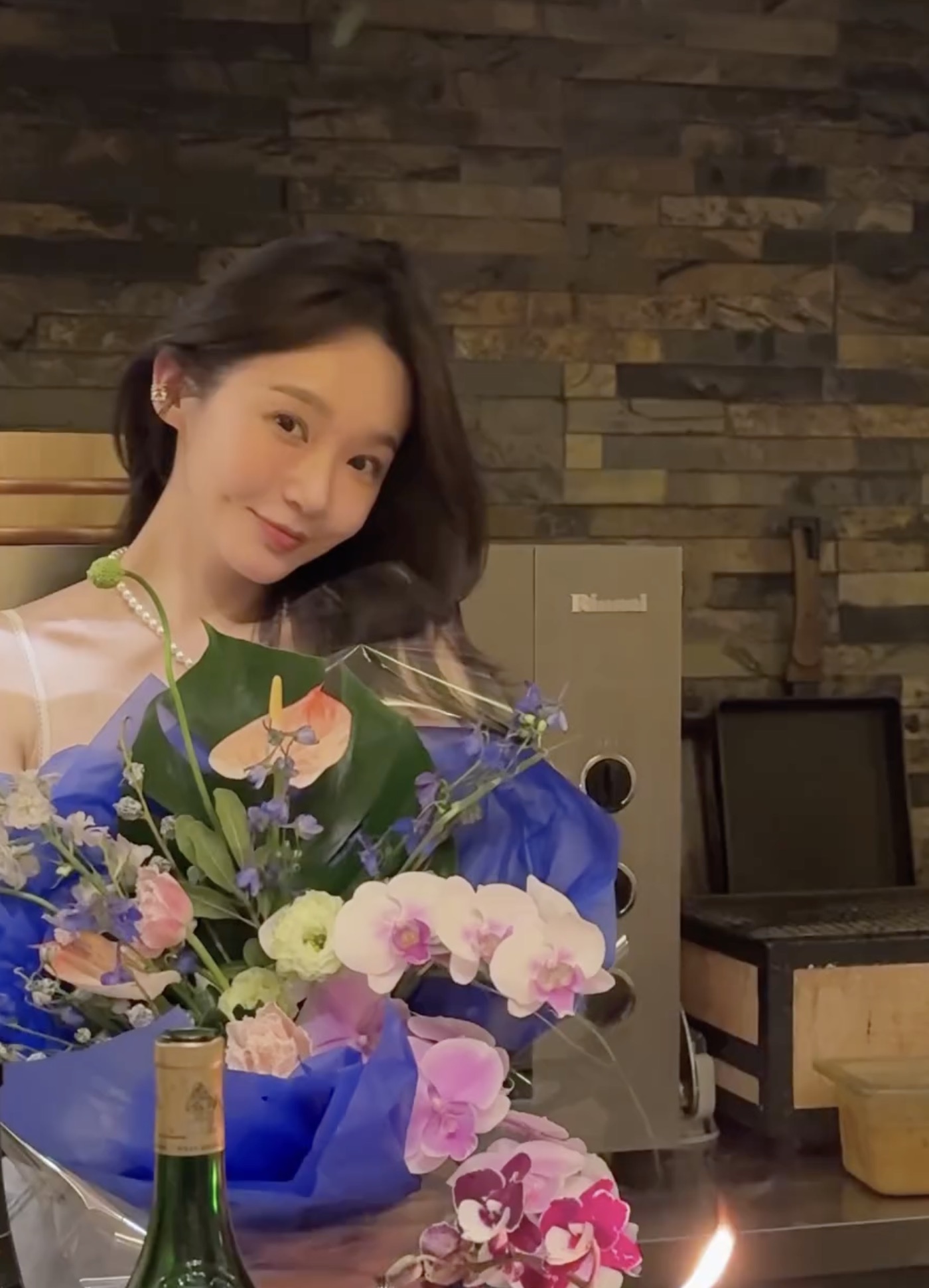 센스만점 강민경💎주얼리 활용법 과하지 않고 세련된 룩엔 주얼리로 포인트✨ 이미지