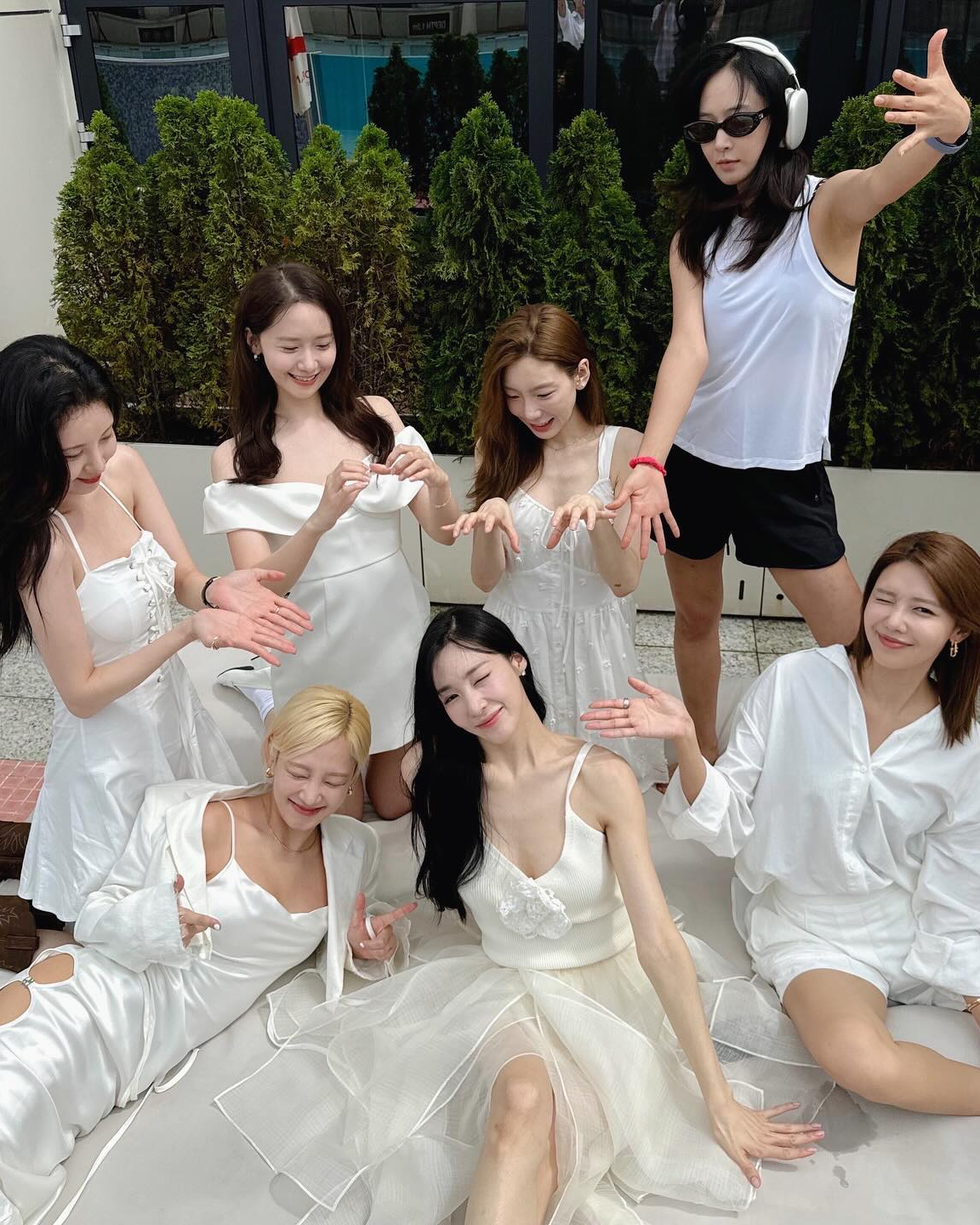 지소앞소🩷 소시 데뷔 17주년
@친구들이랑 따라하고 싶은 소녀시대의 파티룩🥳🎉 이미지7