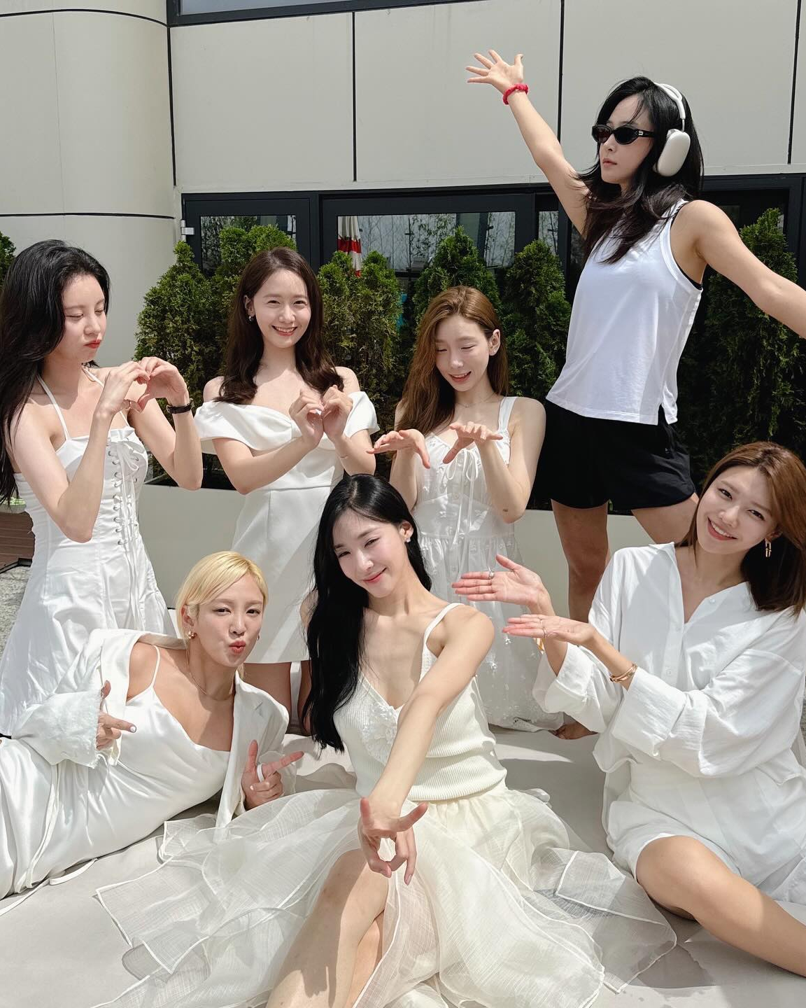 지소앞소🩷 소시 데뷔 17주년
@친구들이랑 따라하고 싶은 소녀시대의 파티룩🥳🎉 이미지3