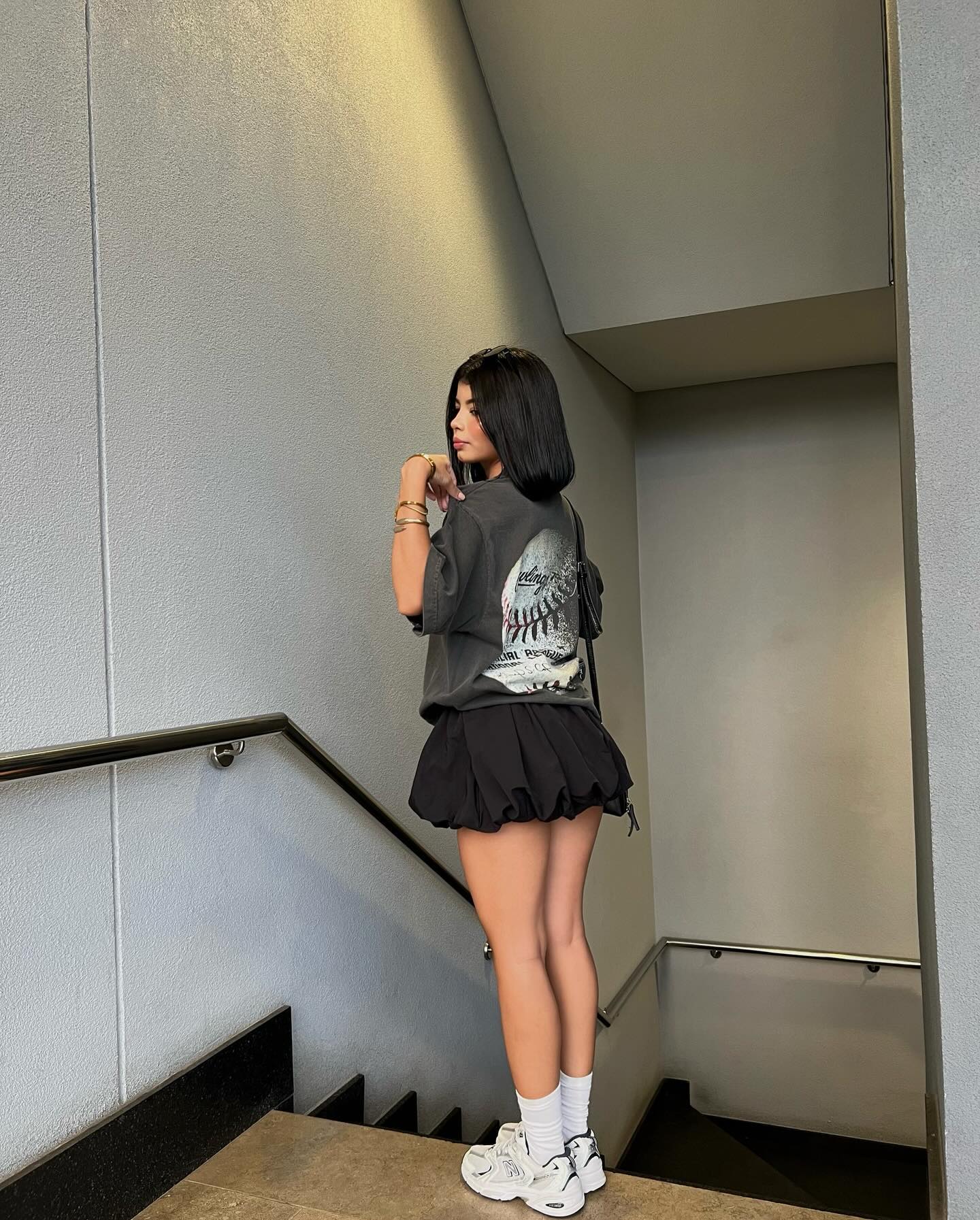 벌룬스커트 코디는 이렇게🖤
미니멀하거나, 캐주얼하게🤍 이미지4