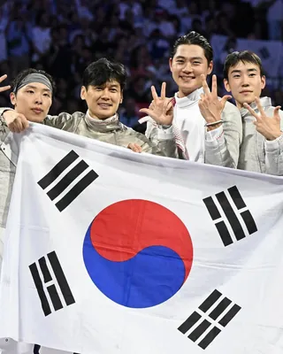 뉴 어펜져스가 동상이몽에 뜬다💙
‘뉴 어펜져스’로 불리는 펜싱 남자 사브르 국가대표팀 구본길, 오상욱, 박상원, 도경동이 SBS 예능 프로그램 ‘동상이몽 시즌2-너는 내 운명’에 출연합니다. 지난 1일 2024 파리올림픽 펜싱 남자 사브르 단체전에서 금메달을 목에 걸고 금의환향한 이들은 지난 5일 귀국 후 곧바로 ‘동상이몽’ 촬영에 임한 것으로 알려졌는데요. 올림픽 출전 비하인드 최초 공개뿐만 아니라 올림픽 출전 기간 중 둘째 아들을 얻은 구본길의 득남 후 근황도 공개될 전망입니다. 한편, ‘뉴 어펜져스’가 출격하는 '동상이몽2'는 오는 12일 방송될 예정입니다. 이미지
