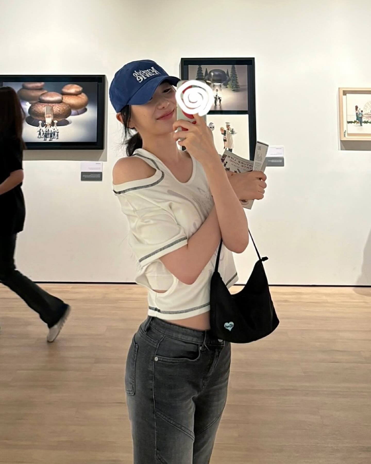 여름맛 코디는💙🩵블루 포인트
여름 코디 속 블루템으로 시원한 포인트 주기✔️ 이미지6