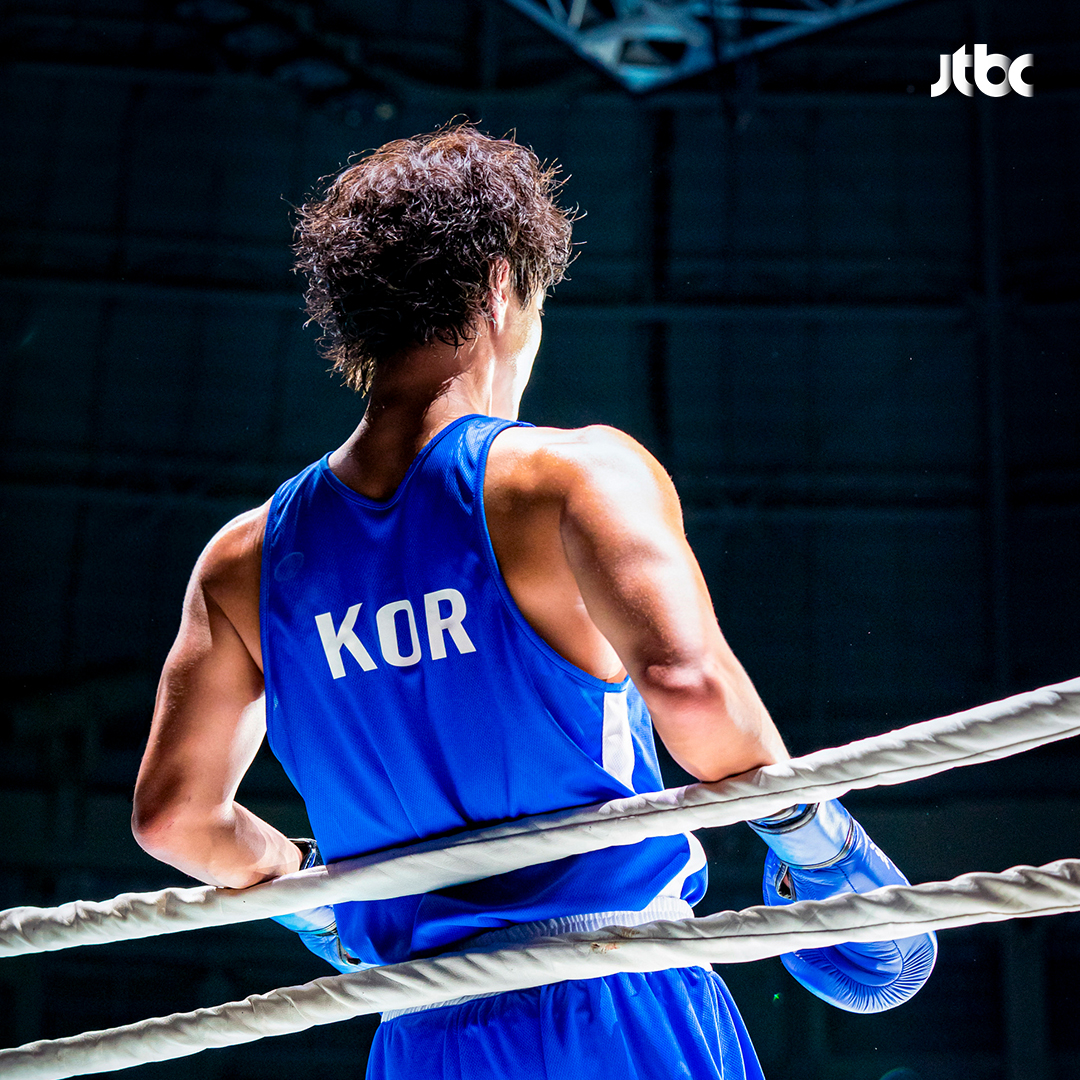 진짜 같은 복싱 국대 박보검🥊

올 하반기 방송 예정인 JTBC 새 드라마 ’굿보이’ 박보검의 첫 스틸컷이 공개됐습니다. ‘굿보이’는 특채로 경찰이 된 메달리스트들이 메달 대신 경찰 신분증을 목에 걸고 비양심과 반칙이 판치는 세상에 맞서 싸우는 코믹 액션 수사극인데요. 박보검은 복싱 금메달리스트이자 강력 특수팀 순경 윤동주 역을 맡아 김소현과 오정세, 이상이, 허성태, 태원석과 호흡을 맞춥니다. 이미지4