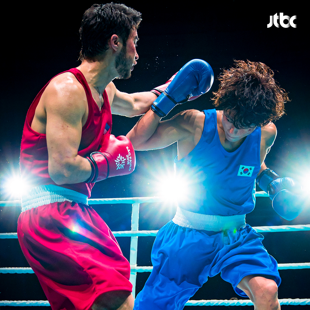 진짜 같은 복싱 국대 박보검🥊

올 하반기 방송 예정인 JTBC 새 드라마 ’굿보이’ 박보검의 첫 스틸컷이 공개됐습니다. ‘굿보이’는 특채로 경찰이 된 메달리스트들이 메달 대신 경찰 신분증을 목에 걸고 비양심과 반칙이 판치는 세상에 맞서 싸우는 코믹 액션 수사극인데요. 박보검은 복싱 금메달리스트이자 강력 특수팀 순경 윤동주 역을 맡아 김소현과 오정세, 이상이, 허성태, 태원석과 호흡을 맞춥니다. 이미지3