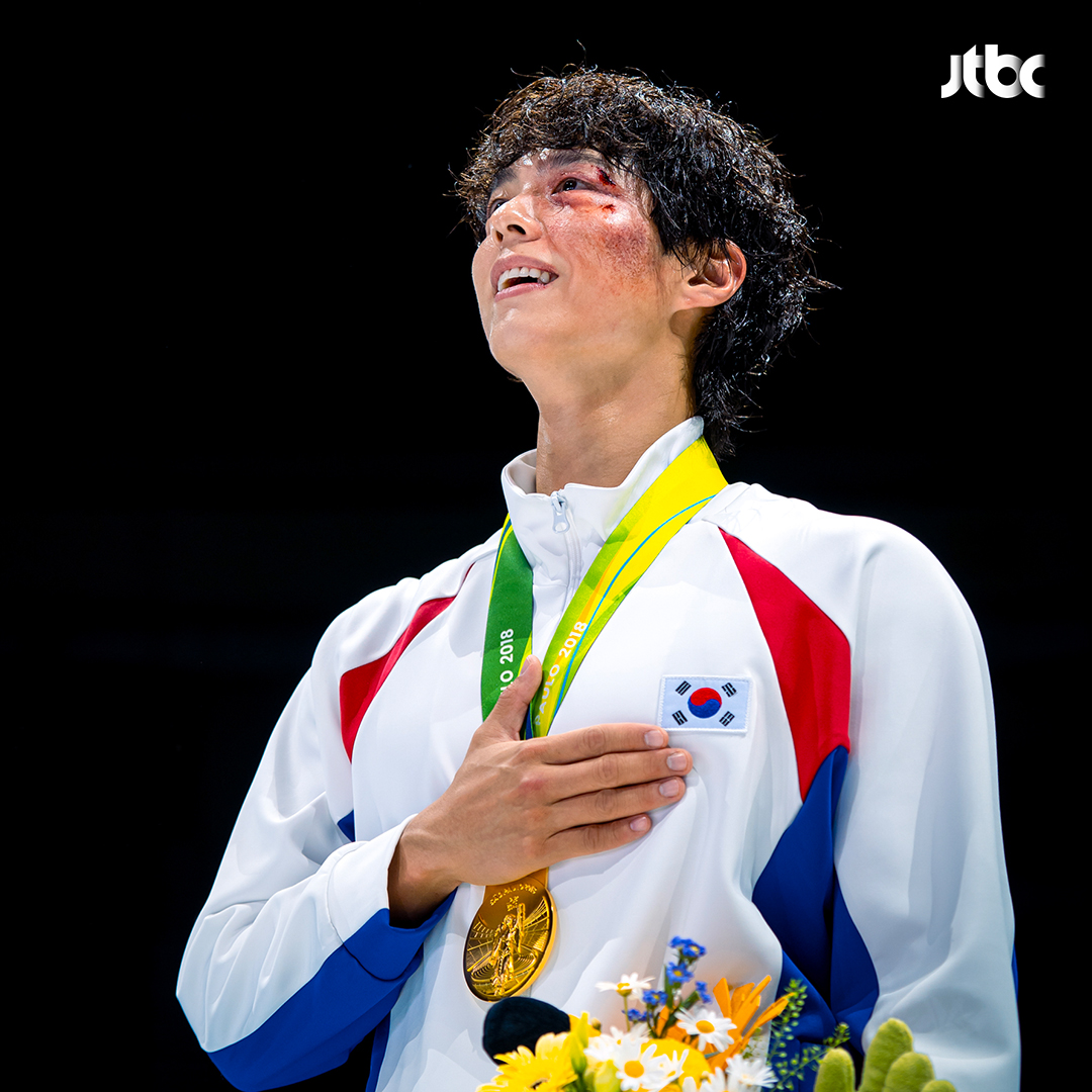 진짜 같은 복싱 국대 박보검🥊

올 하반기 방송 예정인 JTBC 새 드라마 ’굿보이’ 박보검의 첫 스틸컷이 공개됐습니다. ‘굿보이’는 특채로 경찰이 된 메달리스트들이 메달 대신 경찰 신분증을 목에 걸고 비양심과 반칙이 판치는 세상에 맞서 싸우는 코믹 액션 수사극인데요. 박보검은 복싱 금메달리스트이자 강력 특수팀 순경 윤동주 역을 맡아 김소현과 오정세, 이상이, 허성태, 태원석과 호흡을 맞춥니다. 이미지