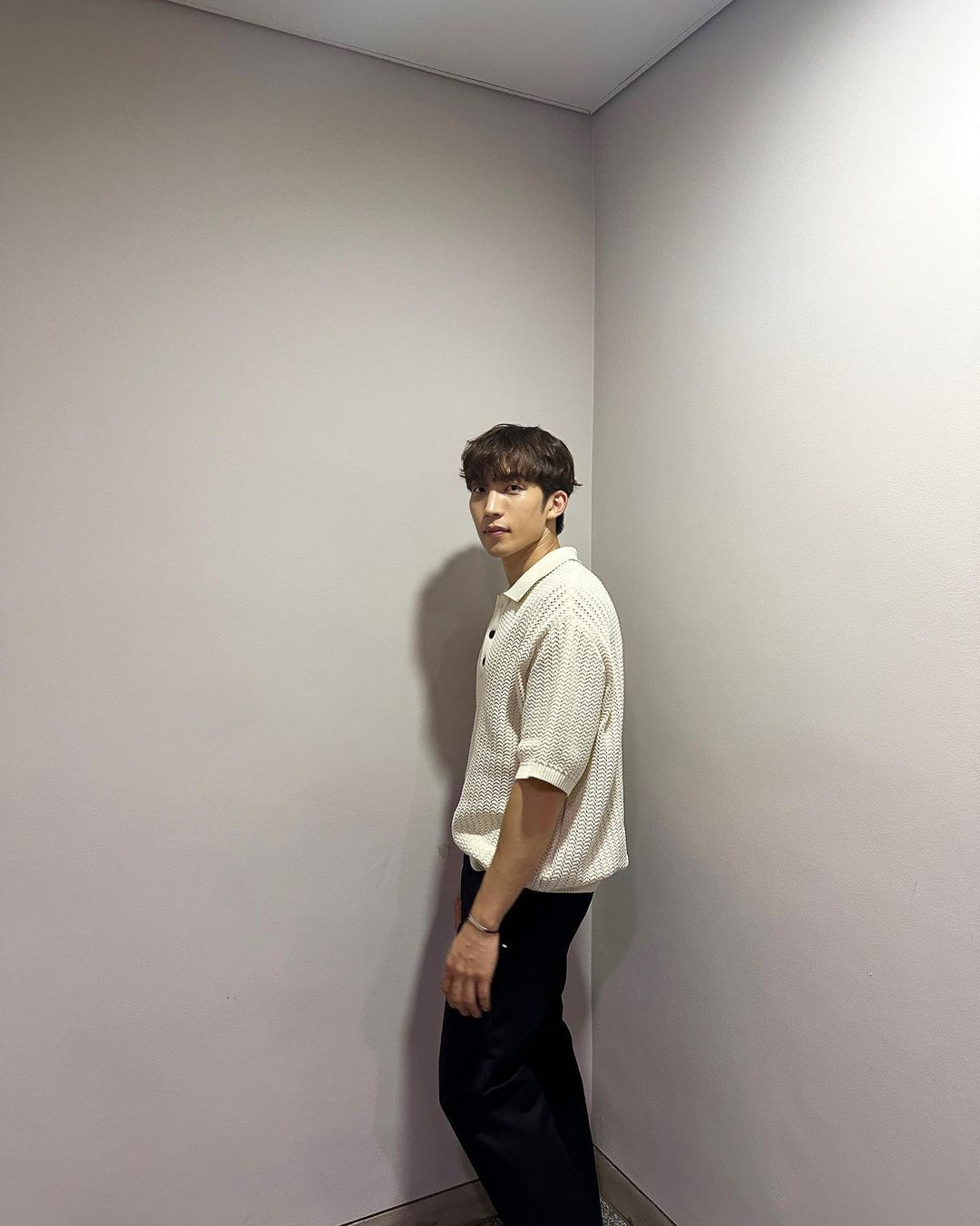 더워도 깔끔룩🕴️반팔니트 이미지"