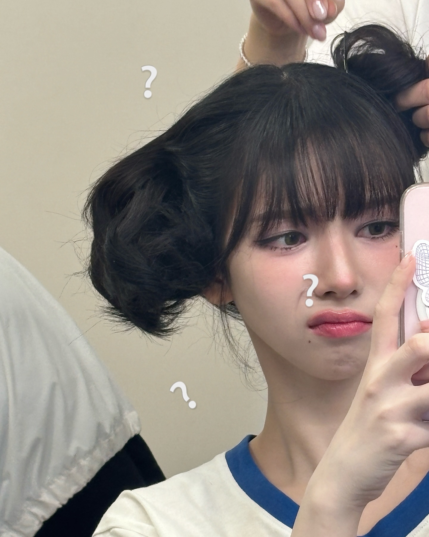 취향별로 갈리는 카리나 헤어🙍🏻‍♀️🖤
난 4번째..💜 이미지4