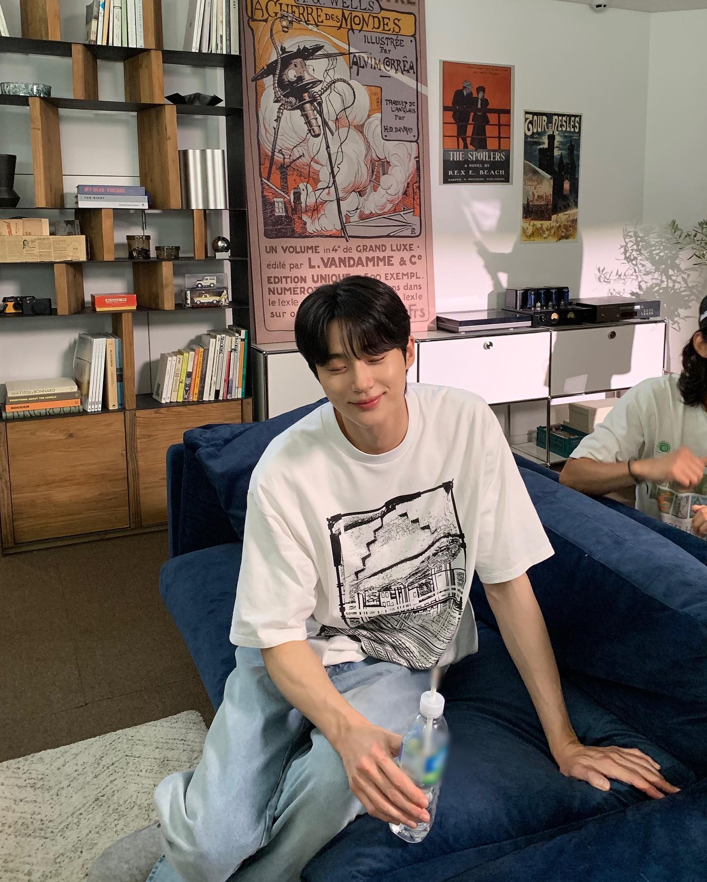 여름 반팔티는 오버핏으로👕😎@변우석 이미지