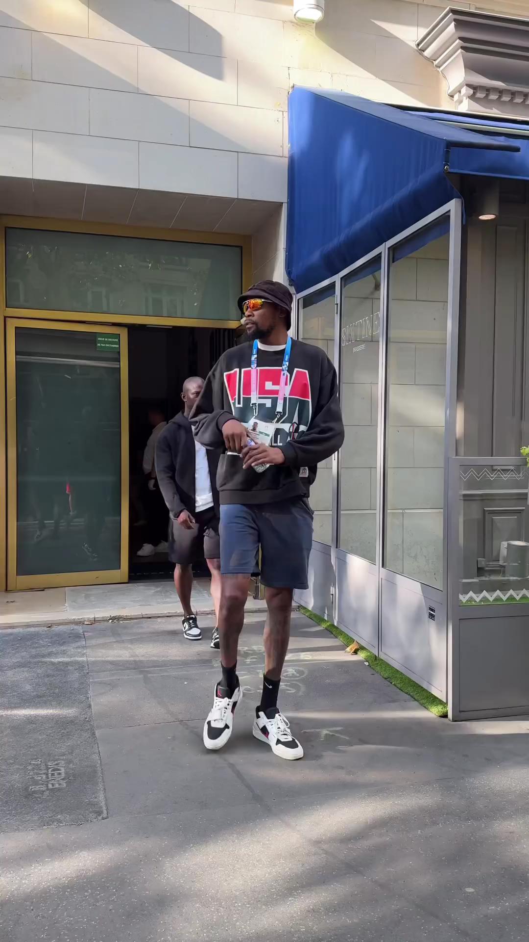적당히 걸쳐도 간지나는 미국 농구대표팀 출근룩🏀🇺🇸 이미지