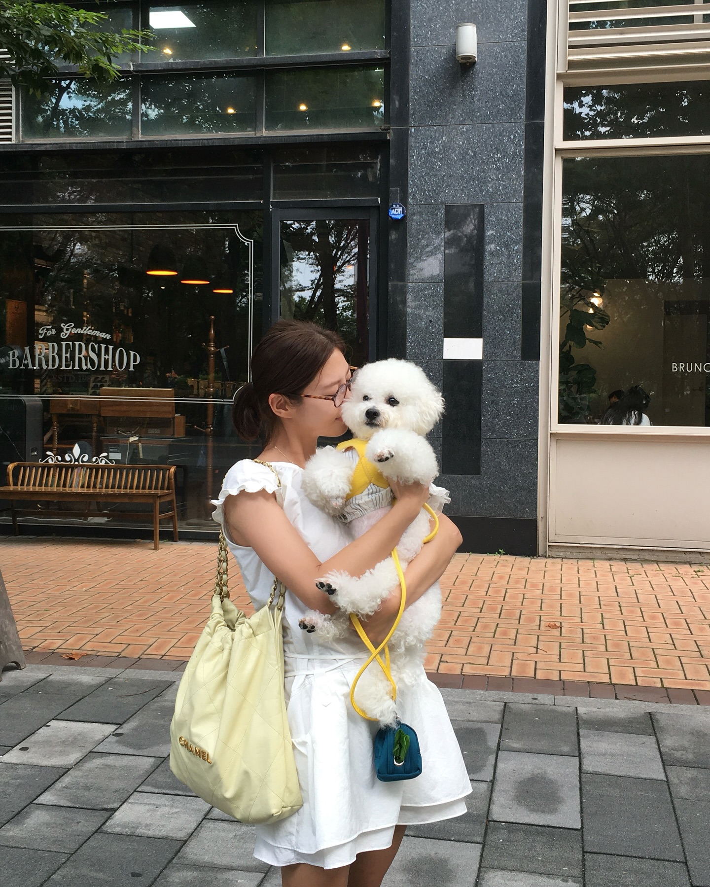 언니들 애정하는 샤넬 22백💛🖤 이미지