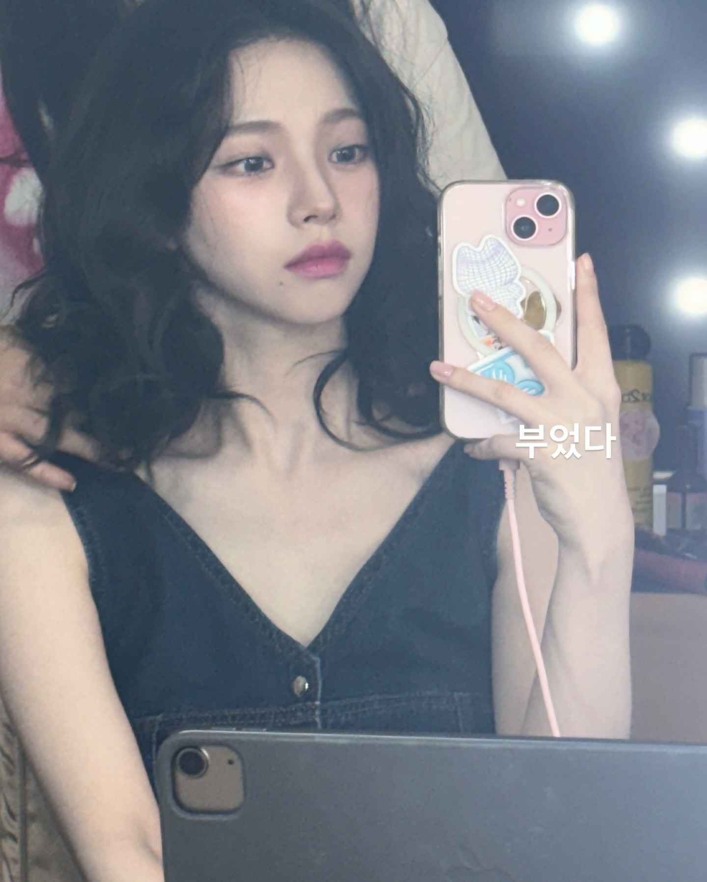 취향별로 갈리는 카리나 헤어🙍🏻‍♀️🖤
난 4번째..💜 이미지2