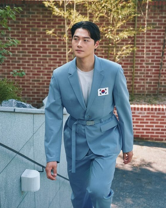 스틸만 봐도 훈훈한 오상욱🩵

tvN 예능프로그램 ‘유 퀴즈 온 더 블럭’이 펜싱 선수 오상욱의 출연 스틸을 공개했습니다. ‘유퀴즈’는 며칠 전 오상욱, 안바울, 허미미, 김민종, 김하윤, 이준환, 김지수, 오예진, 반효진, 김예지의 출연 소식을 알리며 스포츠 스타들과 만남이 지속해서 이어질 예정이라고 밝혔는데요. 오상욱이 나오는 ‘유퀴즈’는 오는 14일 저녁 8시 45분에 방송됩니다. 이미지3