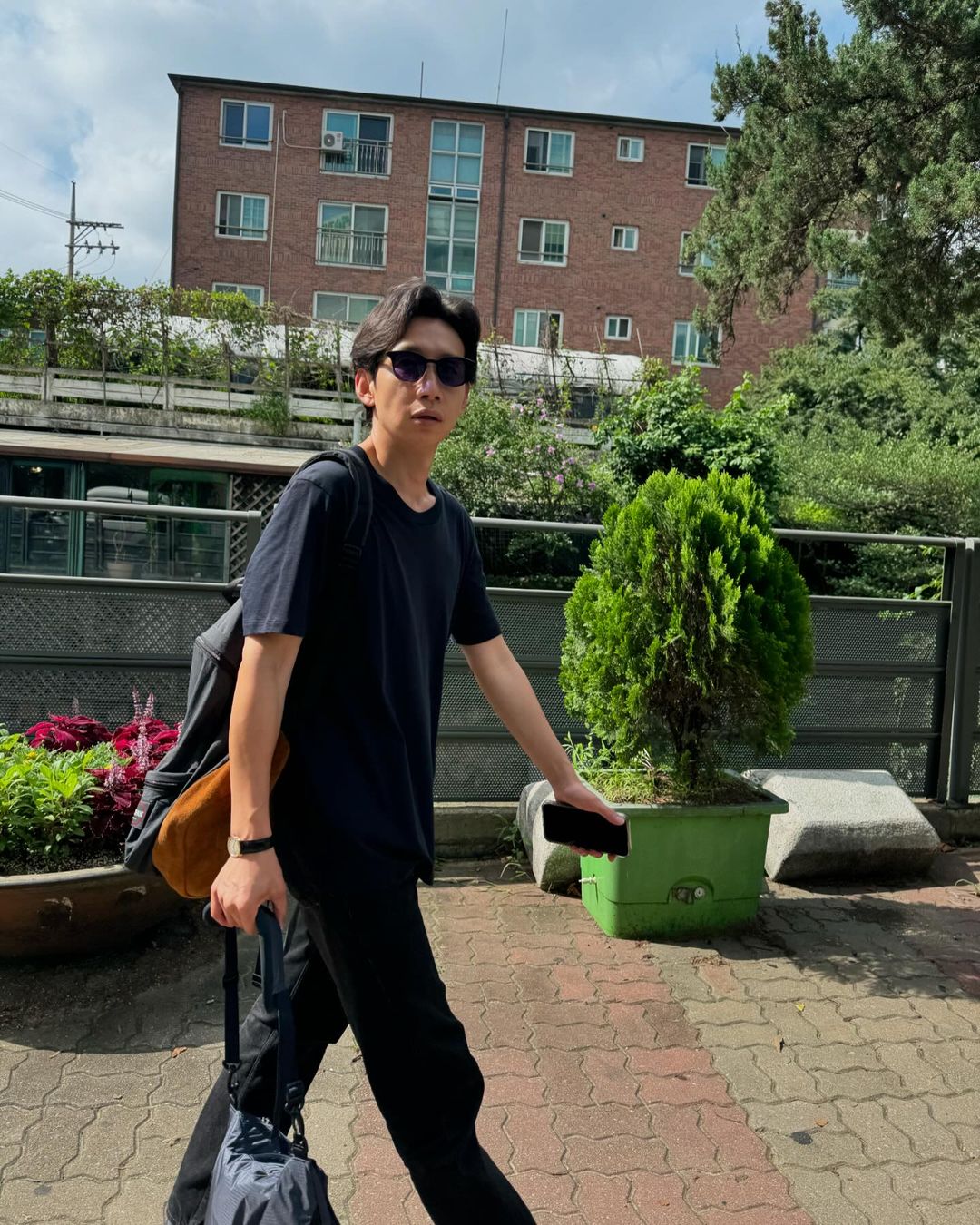 심플담백 검정 무지티😎 이미지