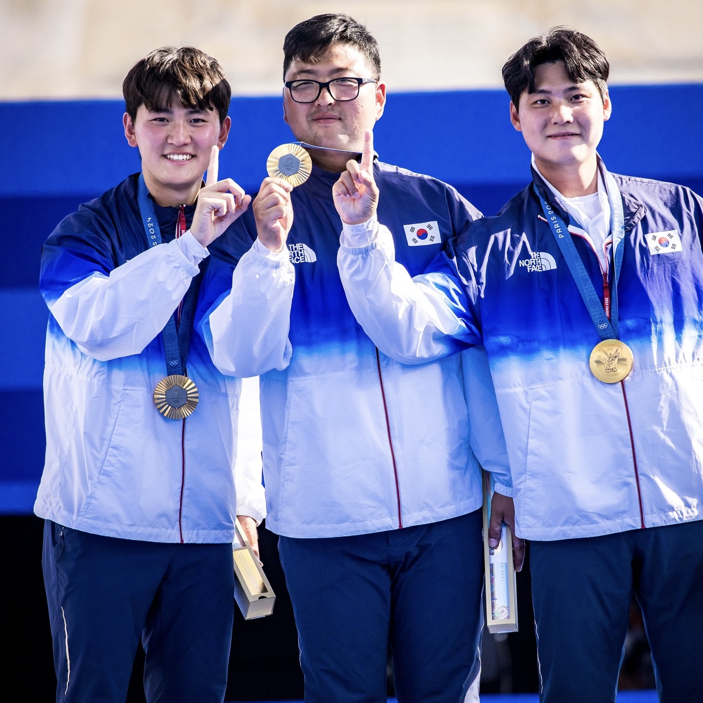 양궁 대표팀이 놀뭐에 뜬다🏹

‘2024 파리 올림픽’에서 전 종목 금메달을 석권한 양궁 국가대표팀 6인이 MBC 예능 ‘놀면 뭐하니?’에 출연합니다. 김우진, 김제덕, 이우석, 남수현, 임시현, 전훈영 선수가 첫 단체 예능에서 보여줄 활약과 올림픽 후일담 등에 관심이 모이는데요. 올림픽 시즌 방송을 쉬고 재정비 기간을 거쳤던 ‘놀면 뭐하니?’의 방송 재개에도 기대감이 높아지고 있습니다. 이미지
