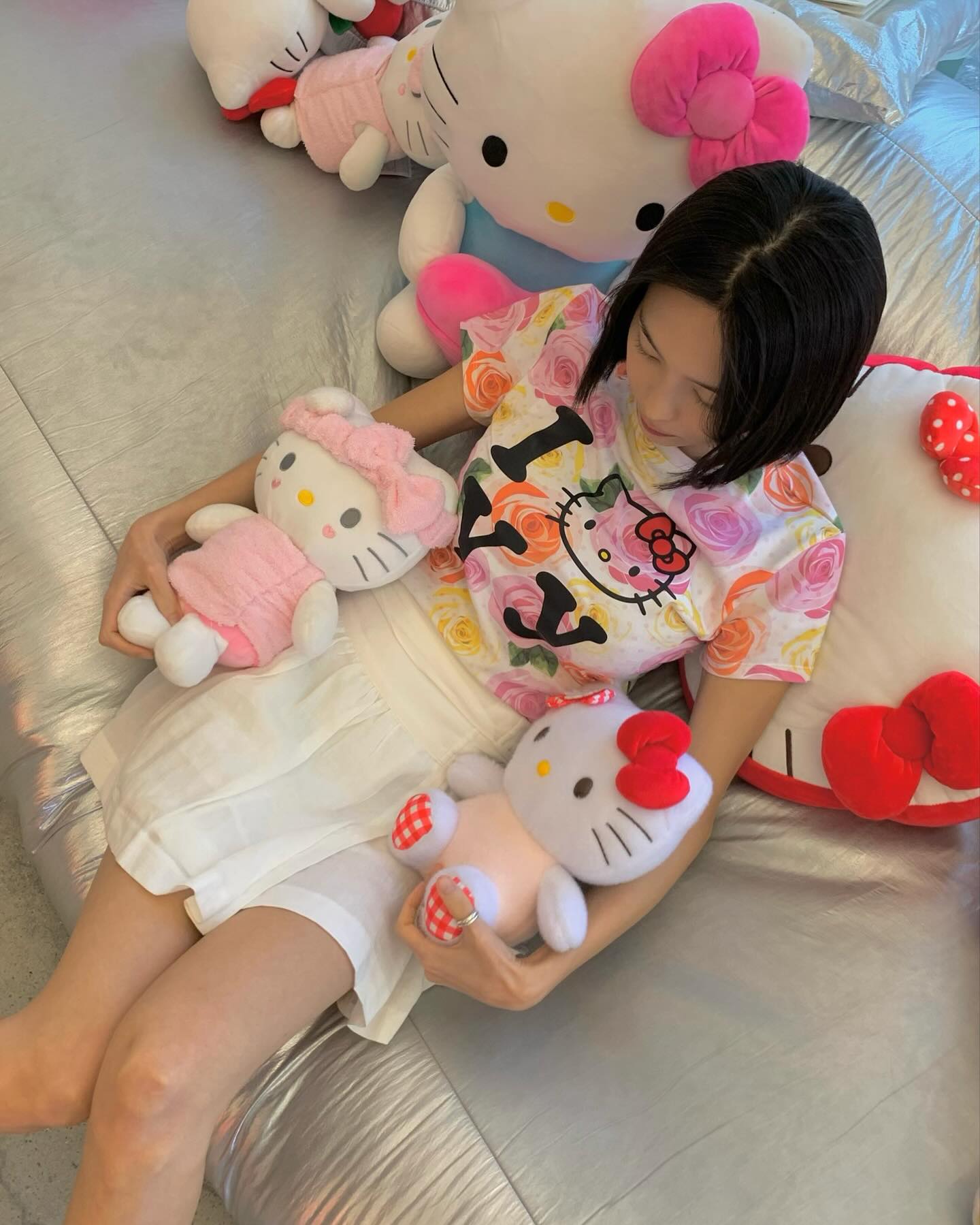 오픈 와이와이 키티 콜라보 핫템 착샷❤️ 이미지