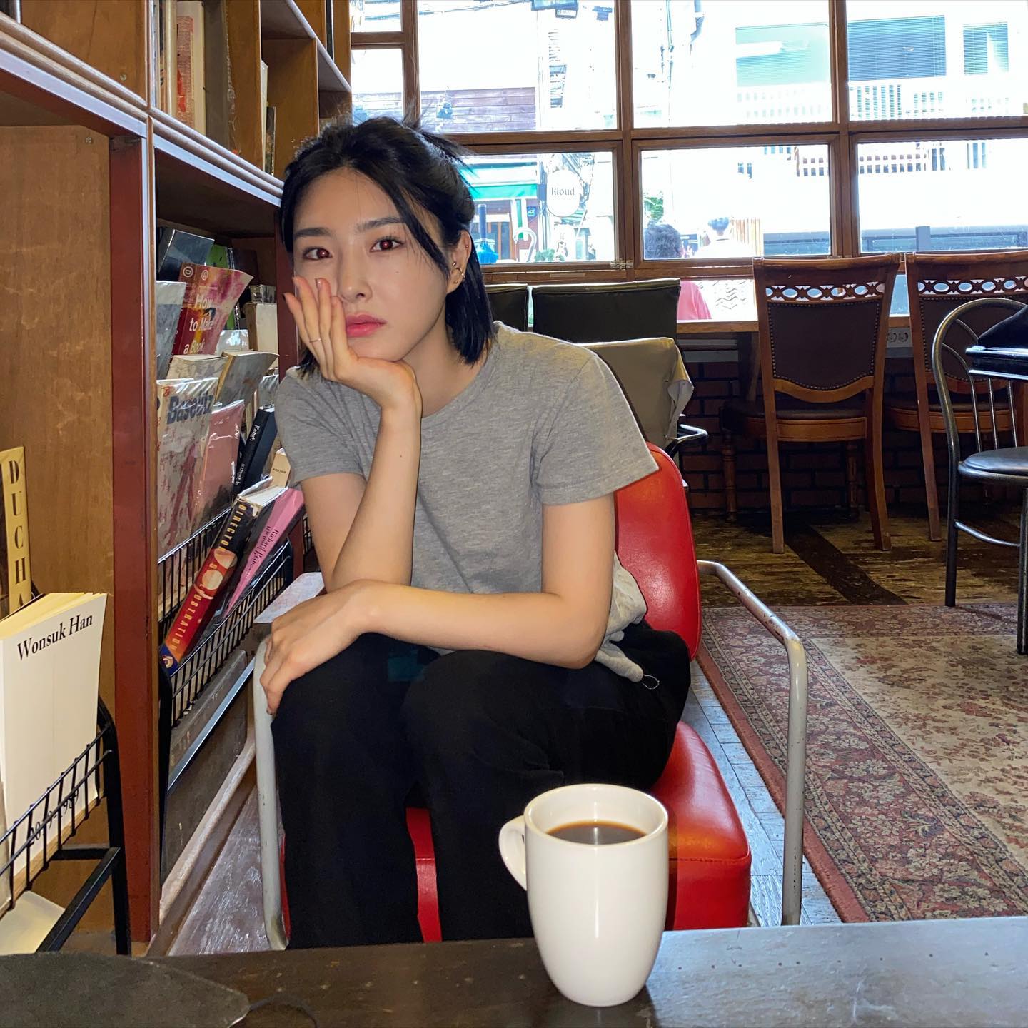 시크한 데일리템🩶그레이 반팔티 이미지