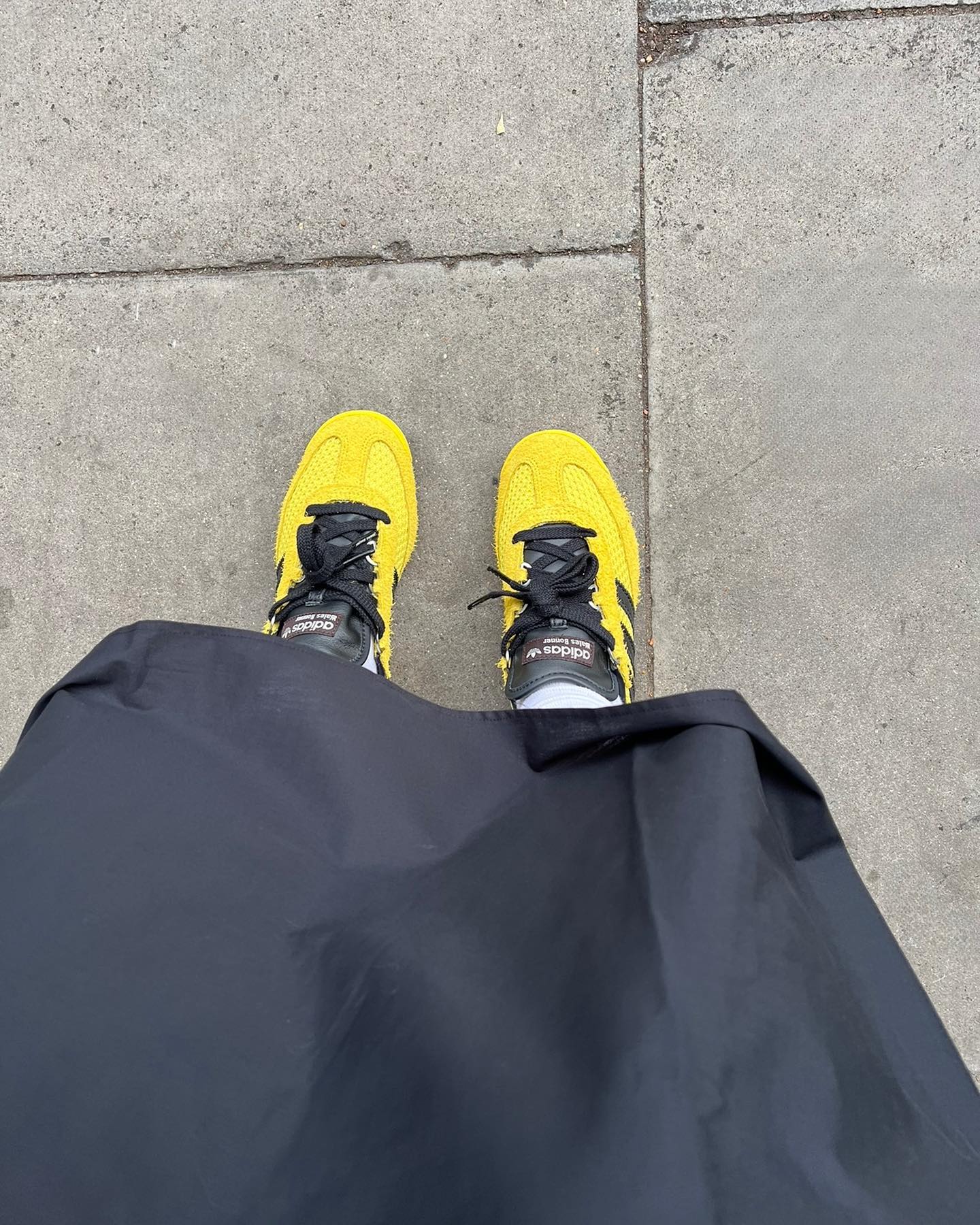 코디 포인트하기 좋은 옐로우💛
지금 핫한 브랜드 옐로우 스니커즈 4가지👟🍯@구경해요

1. 컨버스 런스타 트레이너 골든 렌 윈터 슬레이, 9만 9천 원.

2. 아디다스 x 웨일스보너 SL76 옐로우 코어 블랙, 22만 9천 원.

3. 나이키 조던 1 x 트래비스 스캇 레트로 로우 OG SP 카나리, 17만 9천 원.

4. 오니츠카 타이거 멕시코 66 옐로우 블랙, 16만 원. 이미지4