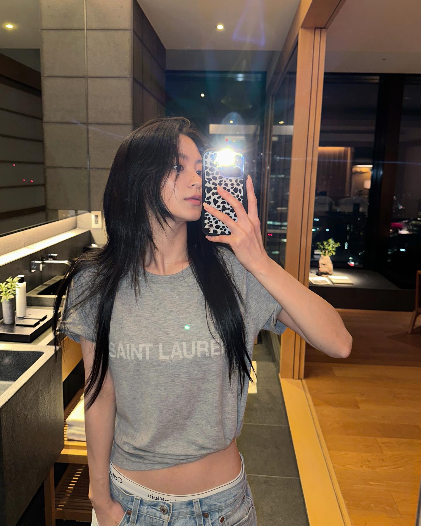 시크한 데일리템🩶그레이 반팔티 이미지5