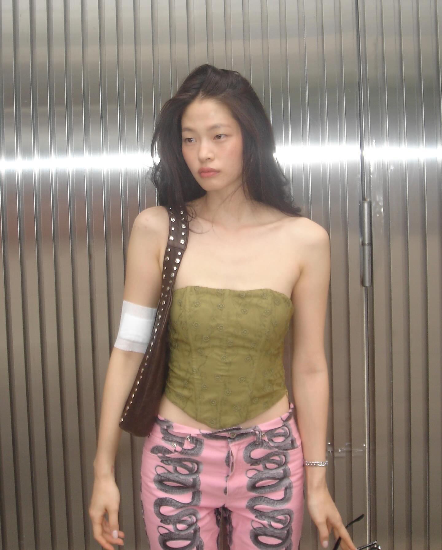 튜브탑 하나로 여름 핫걸 완성✨❤️‍🔥 이미지2