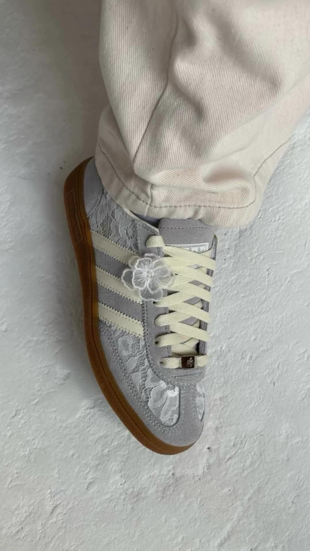 용기 있는 자만이 갖는 힙한 신발👟
남들과는 다르게 특별한 운꾸🌸플로럴 레이스 아디다스 스페지알 이미지