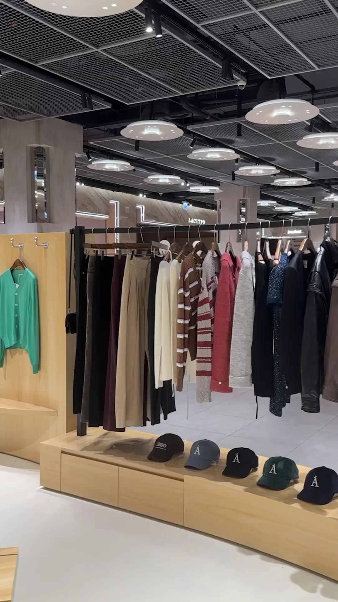 아비에무아 현백 판교점 오픈🤍🤎
민경언니 감성 브랜드✨📍10% 할인&이벤트 @같이가 #광고

아비에무아의 국내 4번째 오프라인 매장이 현대백화점 판교점 4층 U-PLEX존에 오픈했습니다! 이번 매장 오픈을 기념해 구매 고객을 대상으로 의류 제품 10% 할인 행사를 포함한 다채로운 프로모션을 진행하고 있으니 서둘러 방문해 보세요!

✔️ 아비에무아 현대백화점 판교점 이벤트
- 2024 가을 컬렉션 선공개
- 하트 폰 놉 앵콜 판매 (8/14~8/23, 일 200개 한정 판매 / 1인 최대 1개까지)
- 의류 전 품목 10% 할인 (8/14~8/23)
- ÀVE Rose Bag 단독 선공개
- 모든 구매 고객 대상 리유저블 백 증정 (8/14~8/23 / 소진 시 종료)
- 럭키드로우 이벤트 진행 (8/14~8/23, 선착순 2024 가을 시즌 볼캡, 스테인리스 거울, 핸디형 선풍기 등 무작위 증정 / 소진 시 종료)

🏢 위치: 경기 성남시 분당구 판교역로146번길 20 ‘현대백화점 판교점’ 4F
🕰️ 운영시간: 월 - 목 | 10:30 - 20:00, 금 - 일 | 10:30 - 20:30 이미지