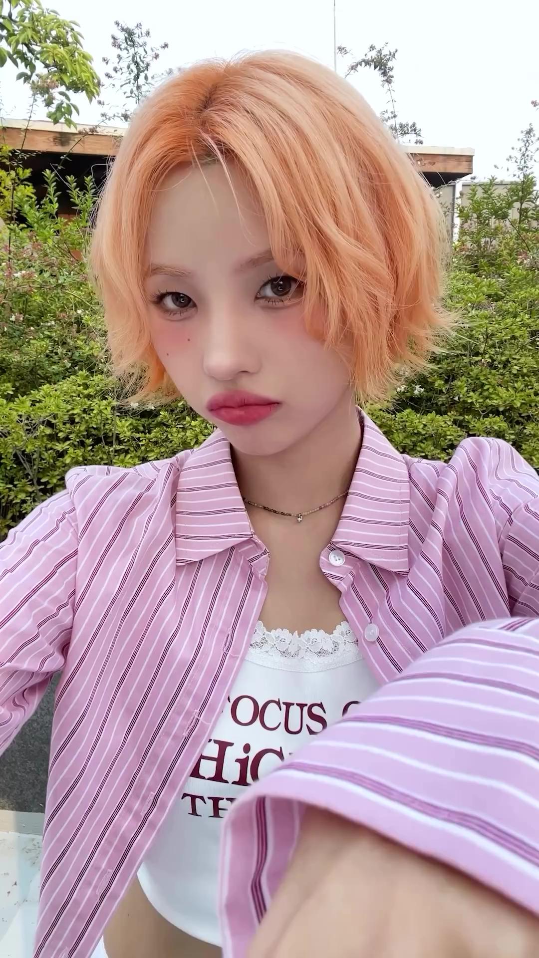 인생 헤메코 만난 @전소연🍑 피치 퍼즈 컬러의 단발펌과 찰떡👩🏻‍🦰 코디도 러블리하게💘 이미지