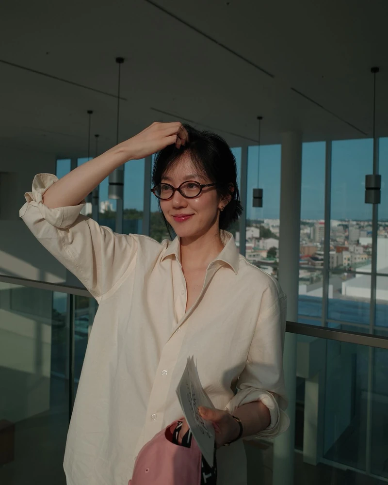 여름에도 포기할 수 없는 셔츠룩💛 이미지3