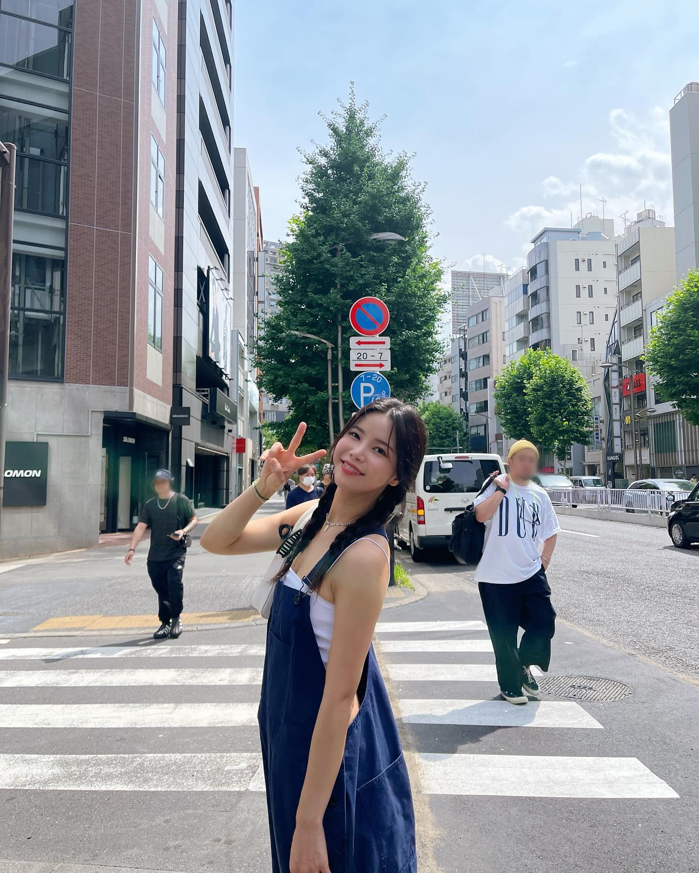 오버롤에 흰색 이너 찰떡궁합🤍🍡 이미지5