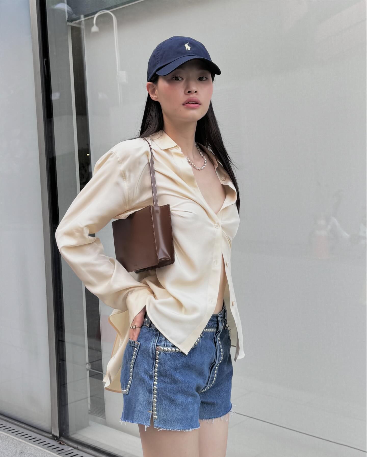 여름에도 포기할 수 없는 셔츠룩💛 이미지