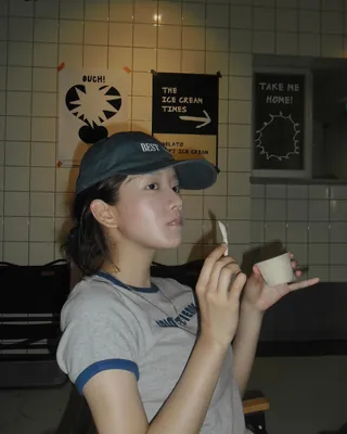 트렌디한 링거티에 볼캡 더해 꾸안꾸룩🧢 이미지
