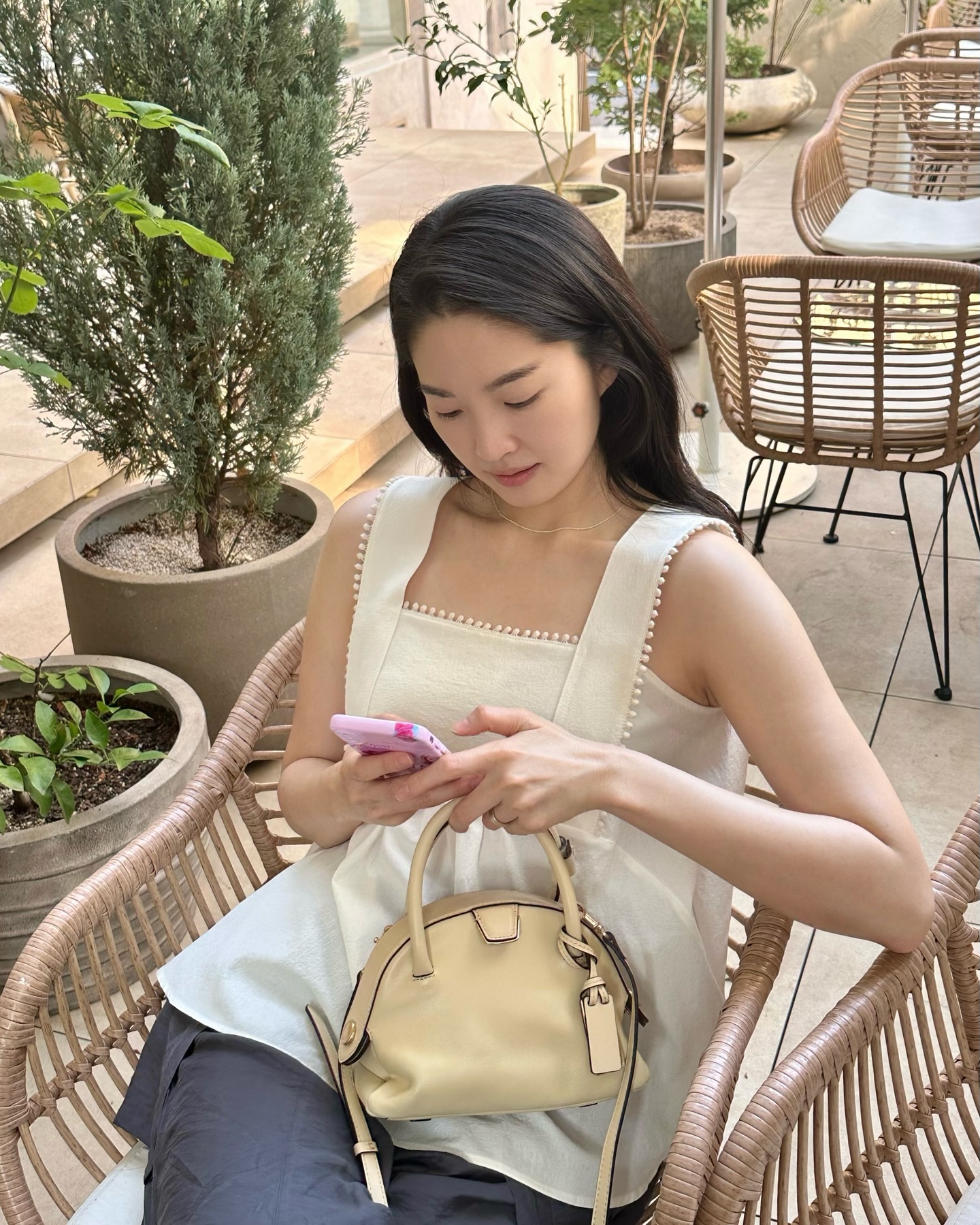 여름 러블리룩 필수템🤍화이트 민소매 블라우스 이미지